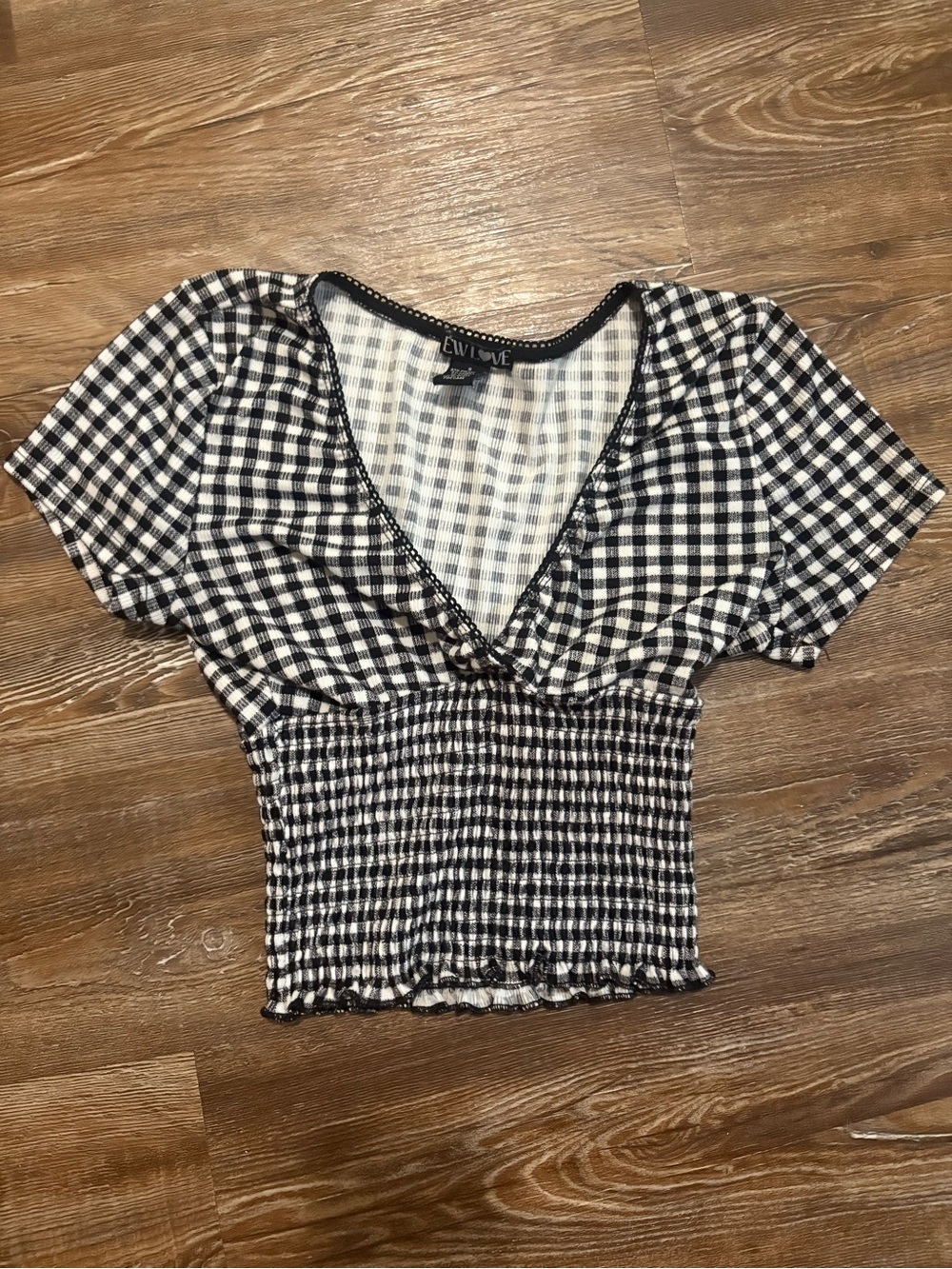 Love Black & White Gingham Smocked V-Neck Crop Top